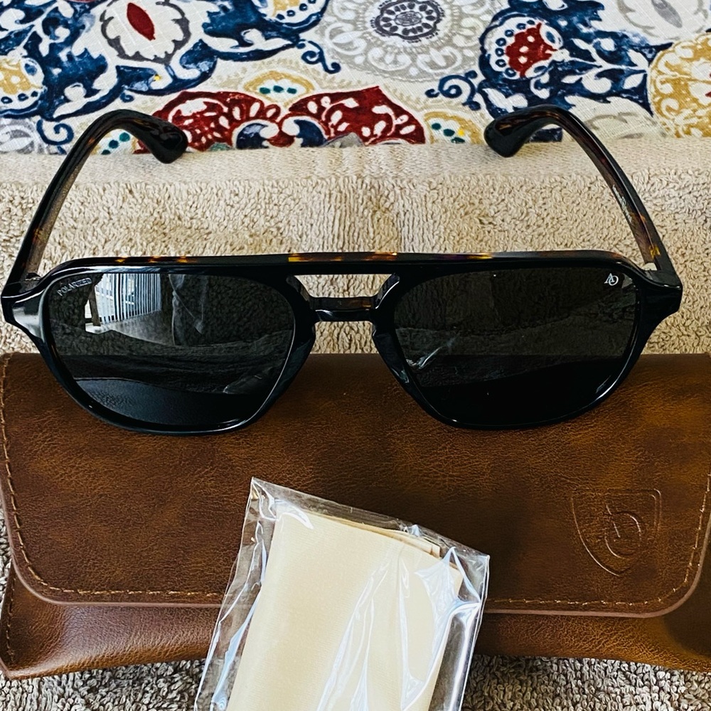Black Tortoiseshell Unisex’s Sunglasses — Classic Polarized Look